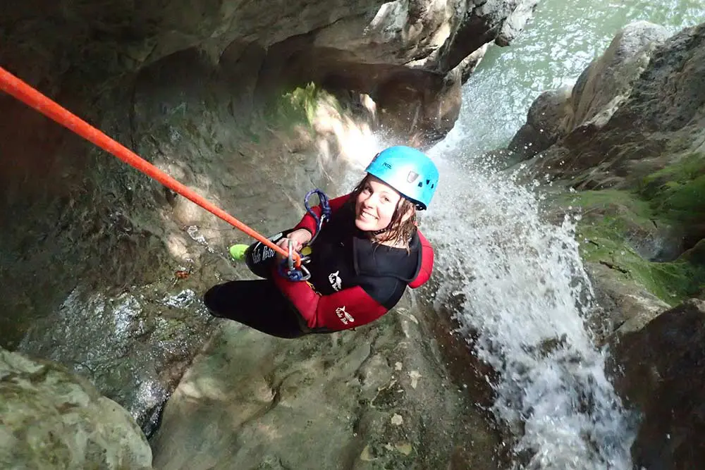 rappel suspendu en canyoning à annecy