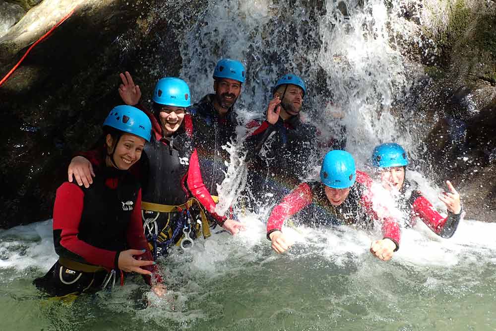 groupe d'amis au canyon de montmin