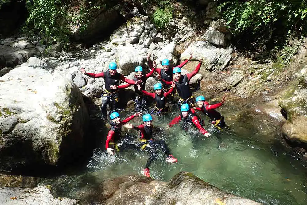 groupe allongé dans le canyon de Montmin