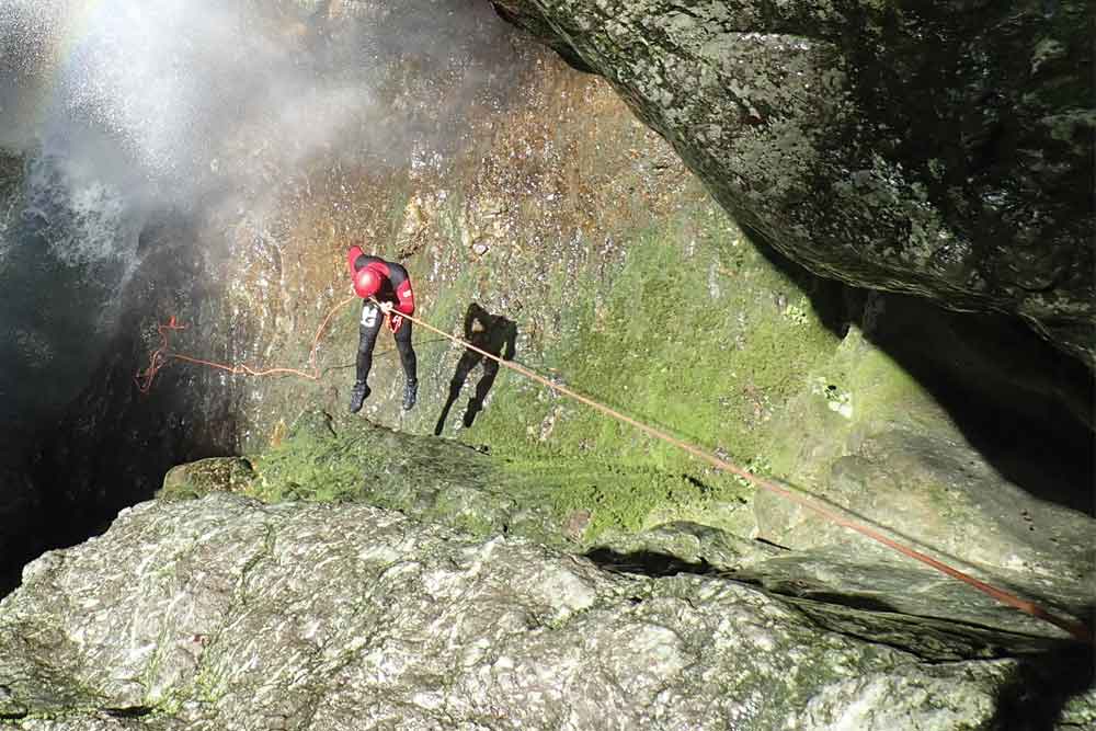 rappel en fil d'araignée au canyon angon