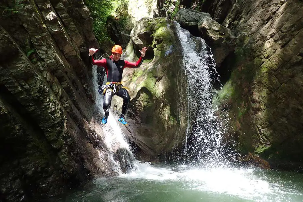 saut en canyoning à montmin