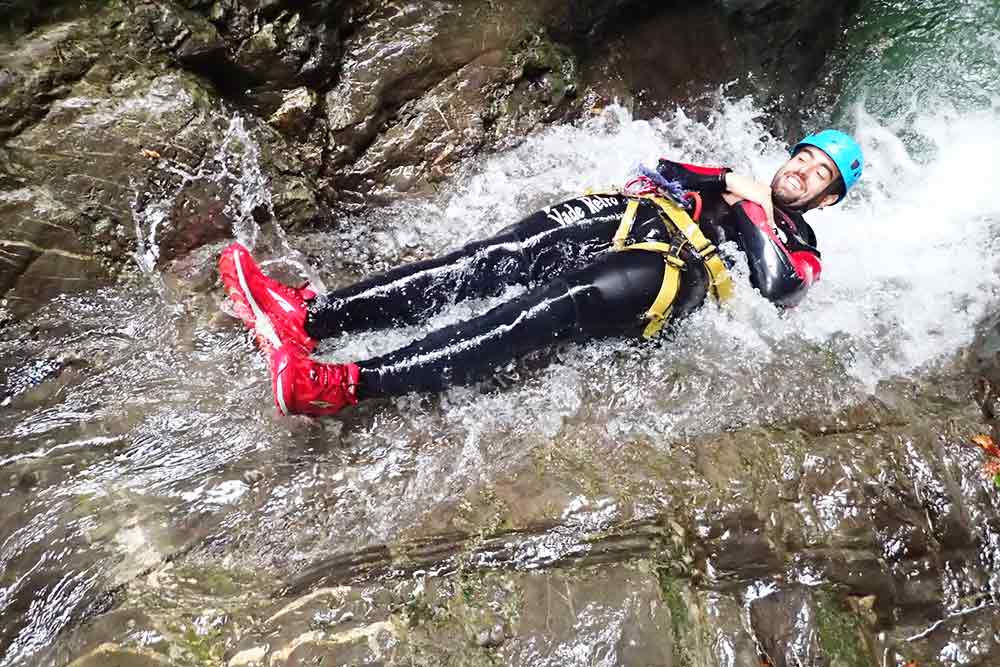 glissade tete en bas au canyoning montmin