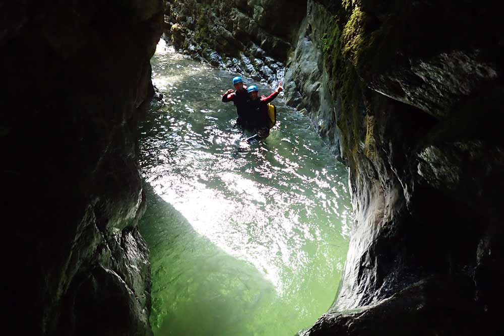 belle vasque éclairée au canyon d'angon