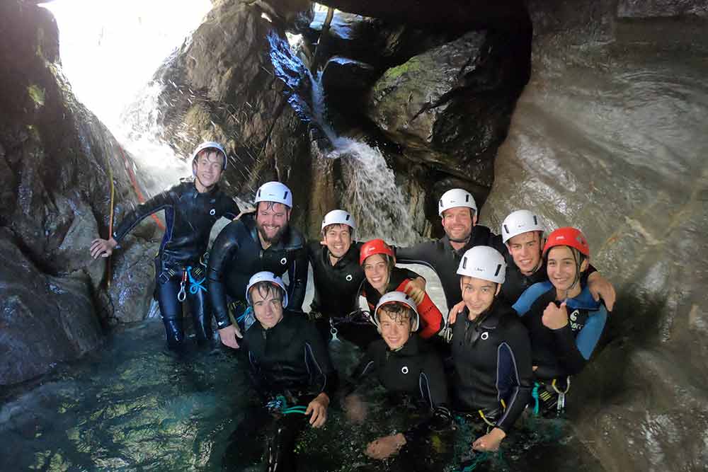 groupe en canyoning eaux rousses