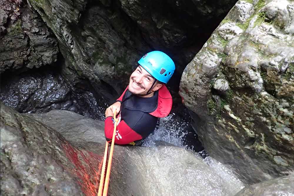 rappel sur le dos descente canyoning haute savoie