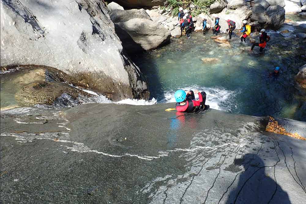 en fant en canyon bourg saint maurice les arcs