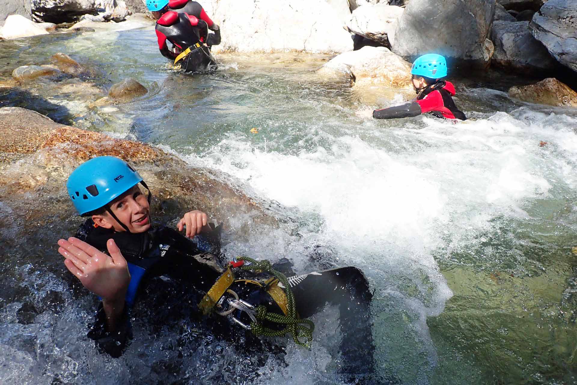 enfant en canyoning a courchevel et meribel