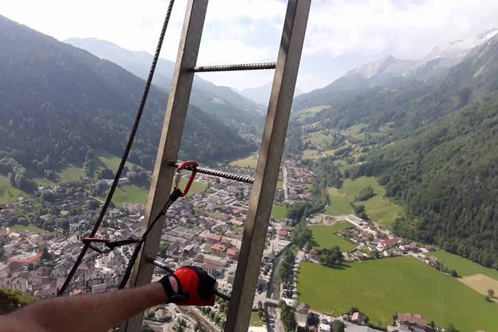 echelle à la via ferrata de la roche a l'agathe