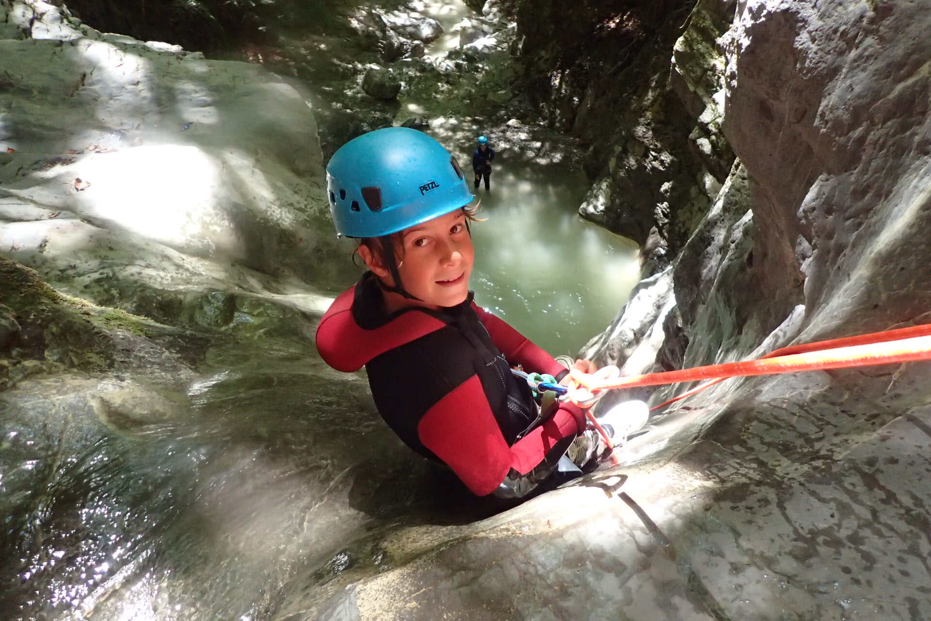 enfant en canyoning a saint jorioz