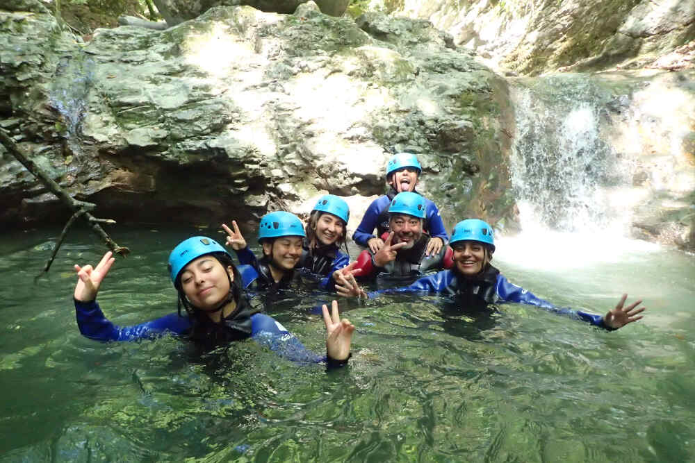 famille cascade canyoning annecy