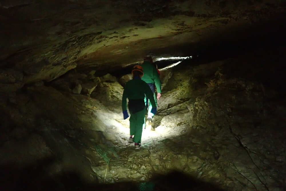 exploration activité famille spéléologie annecy