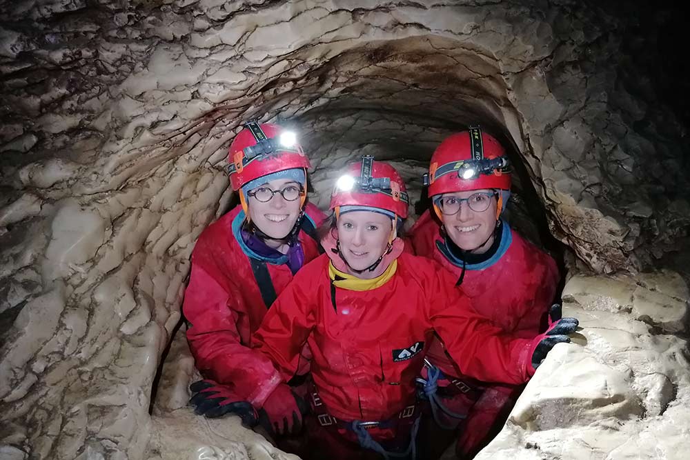 activité-grotte-speleologie-Aix-les-Bains