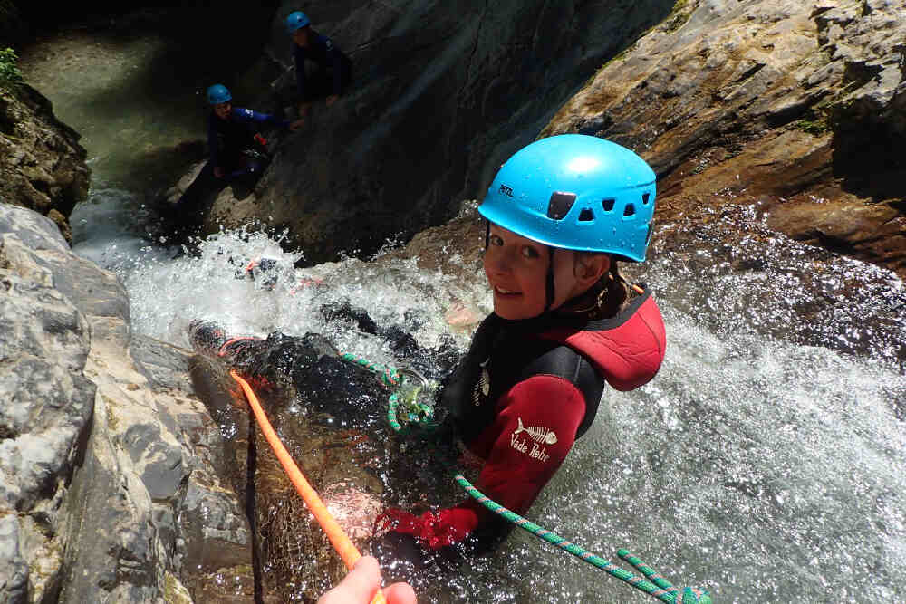 enfant toboggan canyoning chambery