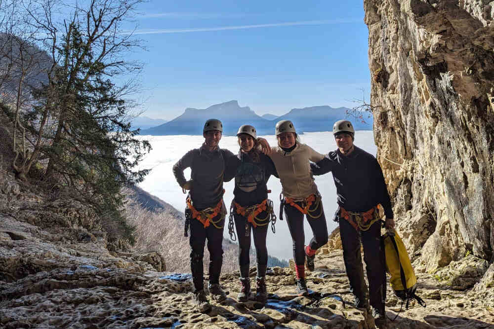 groupe avec panorama speleologie la doria