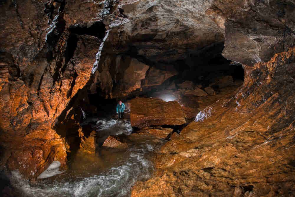 Spéléologie-grotte-doriaz-les-bauges