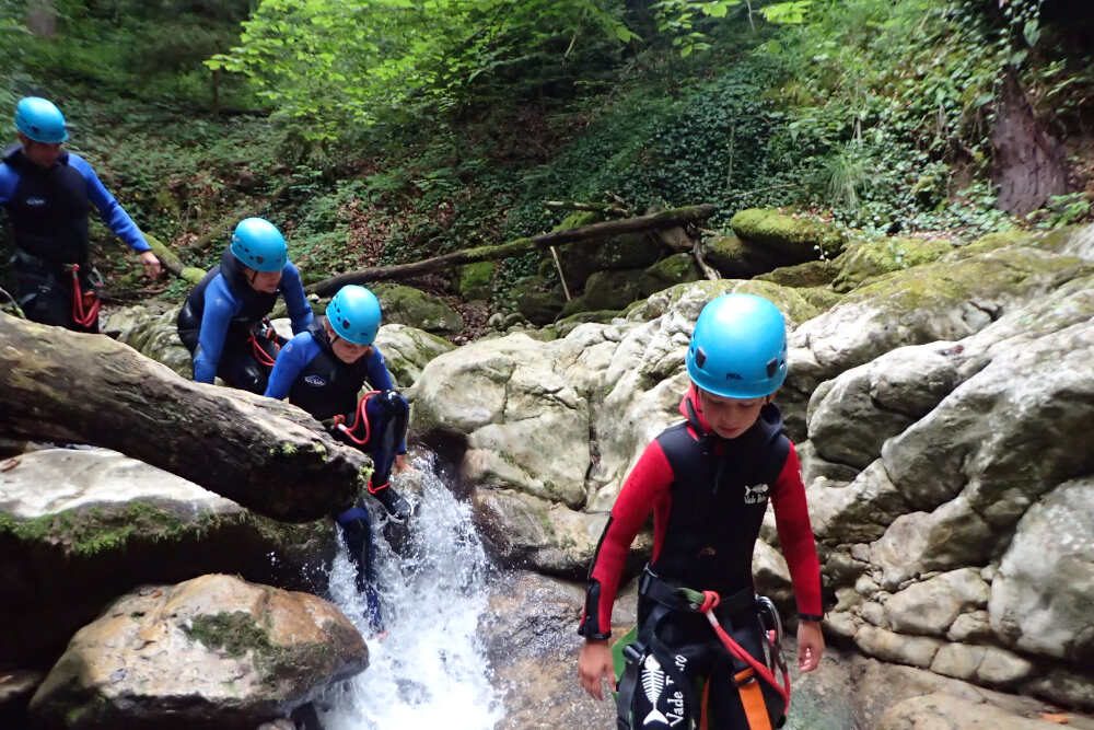enfants canyoning annecy